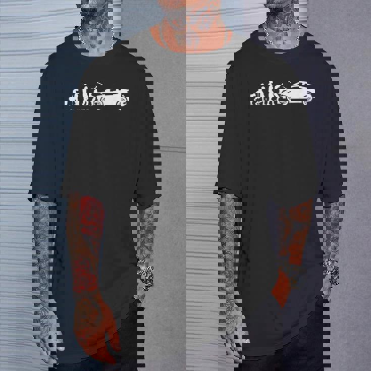 自動車整備士 おもしろ自動車工房 メカニック進化 Tシャツ 彼への贈り物