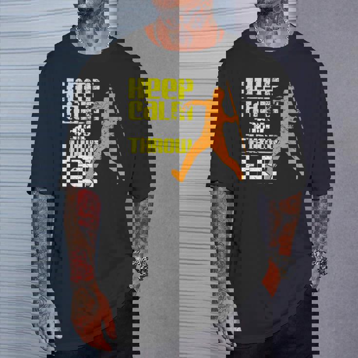 落ち着いて遠くに投げろ Tシャツ 彼への贈り物