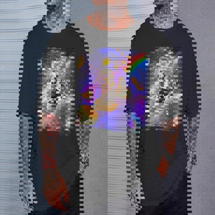 虹銀河のホットドッグに乗る宇宙の猫 Tシャツ 彼への贈り物