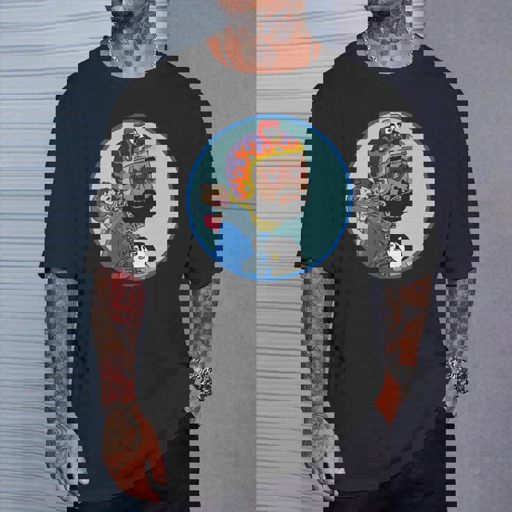 赤ちゃんをおんぶしたファンキー男 ハート型のサングラス ミニダルマ ヒゲ ファイヤーパターンのヘルメット Tシャツ 彼への贈り物