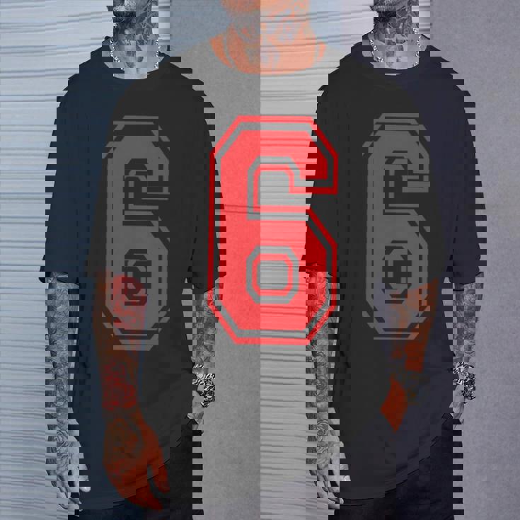 赤の6番スポーツスタイル。 Tシャツ 彼への贈り物