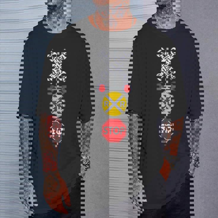 鉄道 踏切 標識 電車 作業員 エンジニア Railfan Tシャツ 彼への贈り物