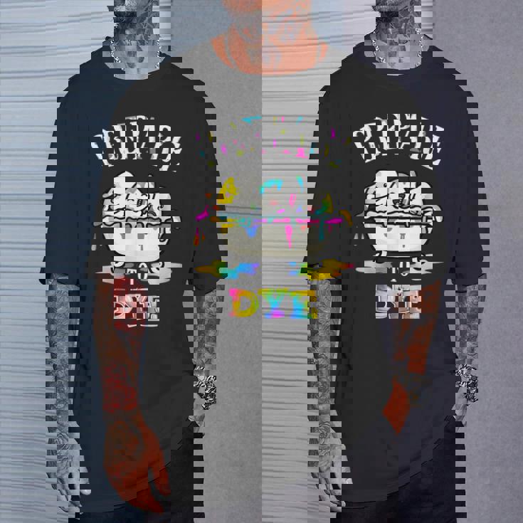 面白いイースターしゃれ。染める準備をする卵狩り。男性、女性、子供用。 Tシャツ 彼への贈り物