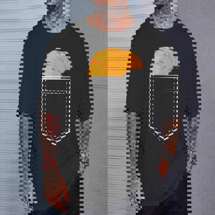 面白いクロワッサンインザポケット 食通 フレンチクロワッサンポケット Tシャツ 彼への贈り物