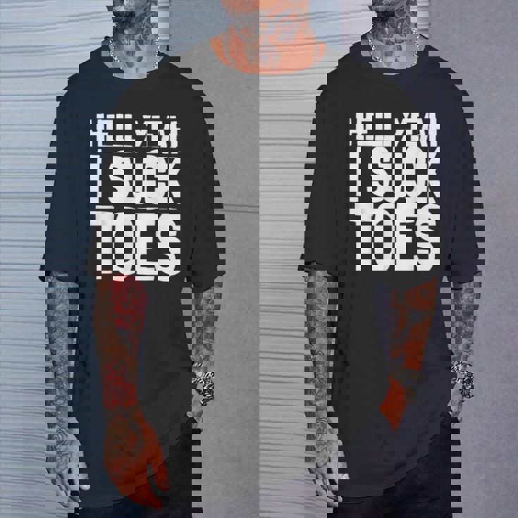 面白い足フェチ つま先を吸う ジョーク 地獄 Yeah Iuck Toes Tシャツ 彼への贈り物