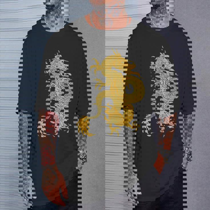 黄金龍 龍 幸運 富裕 幸せ 星 Tシャツ 彼への贈り物