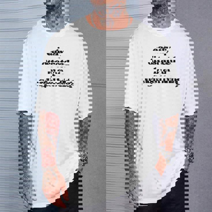 Fácilmente Distraído Por Un Perro Dog Dad Mom English Bulldog Camiseta unisex Regalos para él