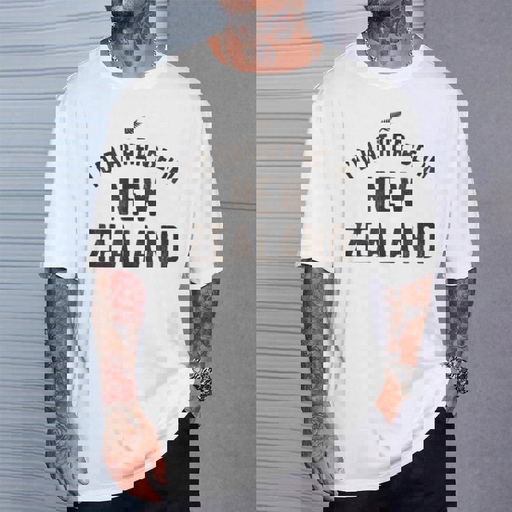 I'd Rather Be In New Zealand Nz Fern Kiwi ギフト Tシャツ 彼への贈り物