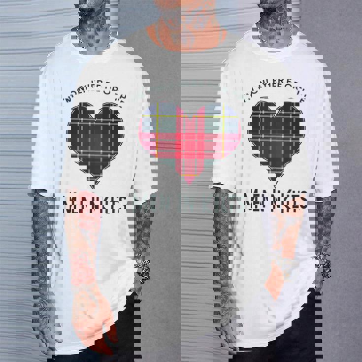 I'm Only Here For The In Kilts タータンチェック ハート Tシャツ 彼への贈り物