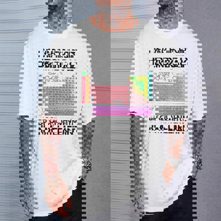 Juego De Palabras De Química Divertido Con Tabla Periódica Camiseta unisex Regalos para él