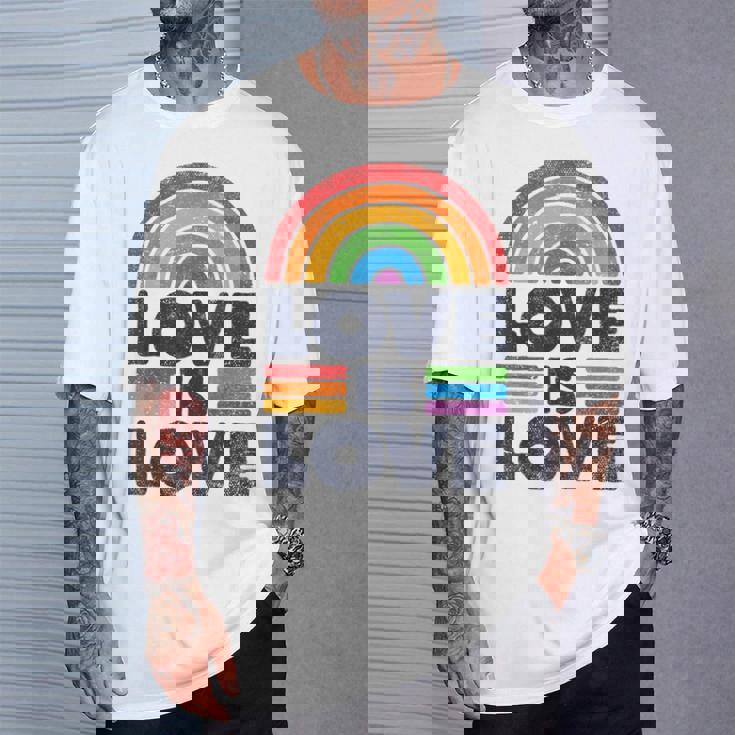 Lgbtq Love Is Love Gay Pride Lgbt Ally Rainbow Flagintage Tシャツ 彼への贈り物