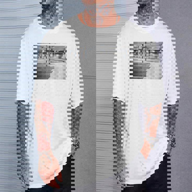 Liminalpaces バックプリントaporwave バックルーム パステルゴス Tシャツ 彼への贈り物