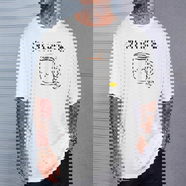 お茶をこぼす 友情 お茶好きの人 かわいい かわいい 湯呑み パーティー Tシャツ 彼への贈り物