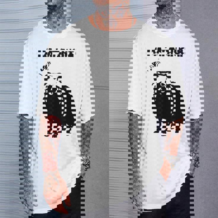 たぬきのシルエット I Am Tanuki おもしろ ユニーク 白黒 アニマル かわいい動物 狸 タヌキ 野生動物 Tシャツ 彼への贈り物