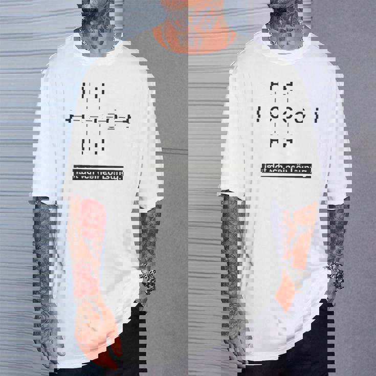 アルコールはソリューション 化学成分エタノール Tシャツ 彼への贈り物