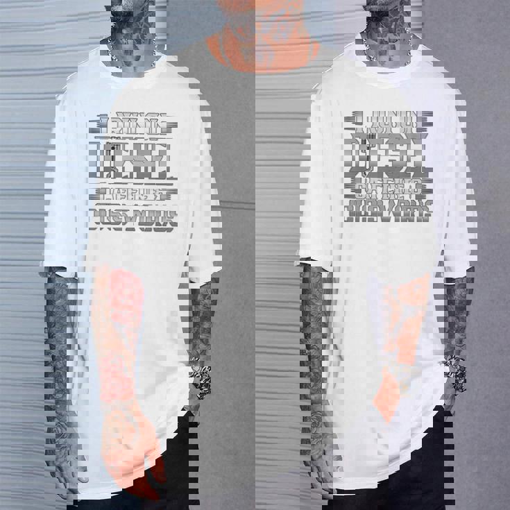 ディーゼルカフェインで走るトラック運転手 Tシャツ 彼への贈り物