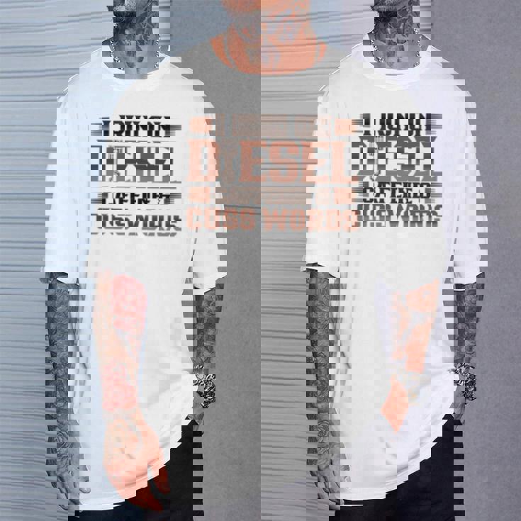 ディーゼルカフェインで走るトラック運転手 長袖tシャツ Tシャツ 彼への贈り物