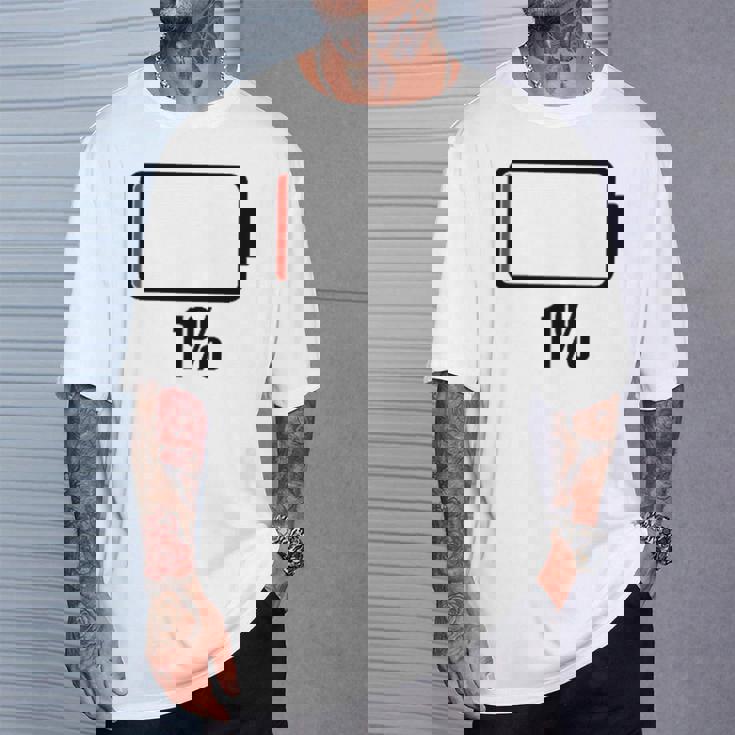 バッテリー1シャツ残り1バッテリーデッドシャツのバッテリー残量が少なくなりました。 Tシャツ 彼への贈り物