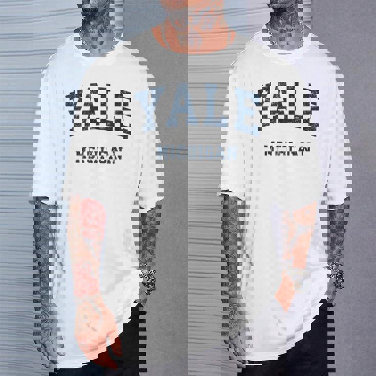 ミシガン州イェールミシガン州ヴィンテージアスレチックスポーツデザイン Tシャツ 彼への贈り物