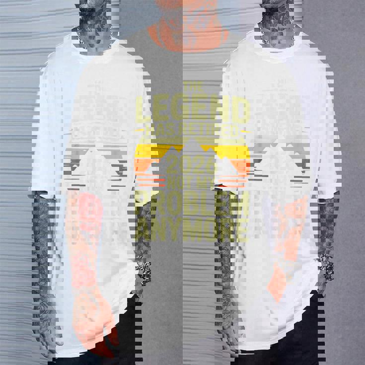 レジェンドが引退した2026年 おかしな退職祝い Tシャツ 彼への贈り物