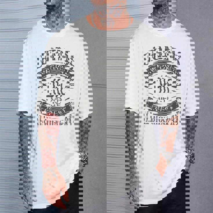 レジェンドは1966年に誕生し、すべてのオリジナルパーツを完璧に熟成させました。 Tシャツ 彼への贈り物