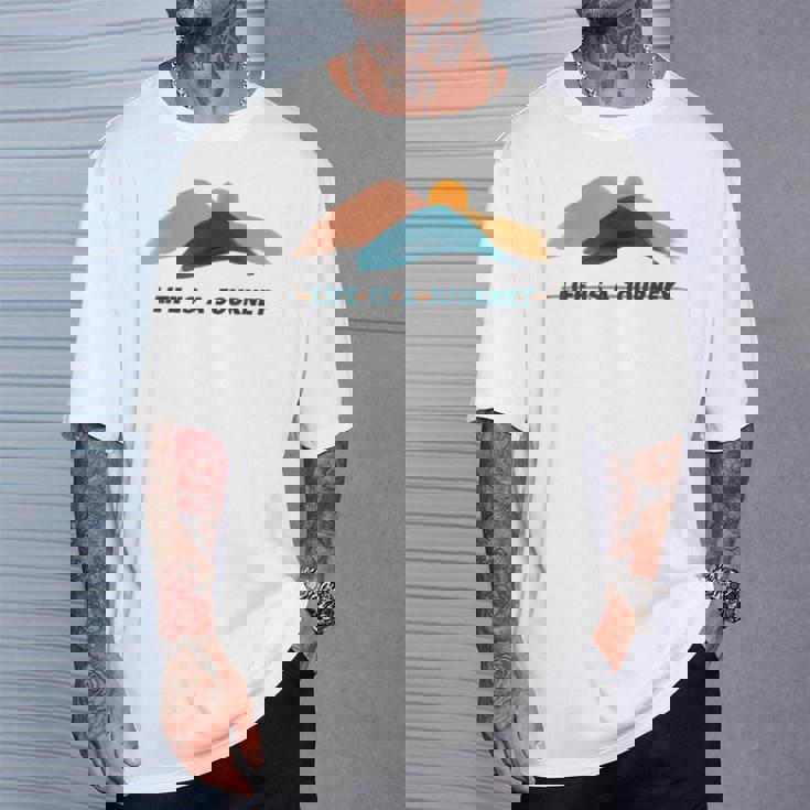 宗教神学 Life Is A Journey 宗教への旅 Tシャツ 彼への贈り物