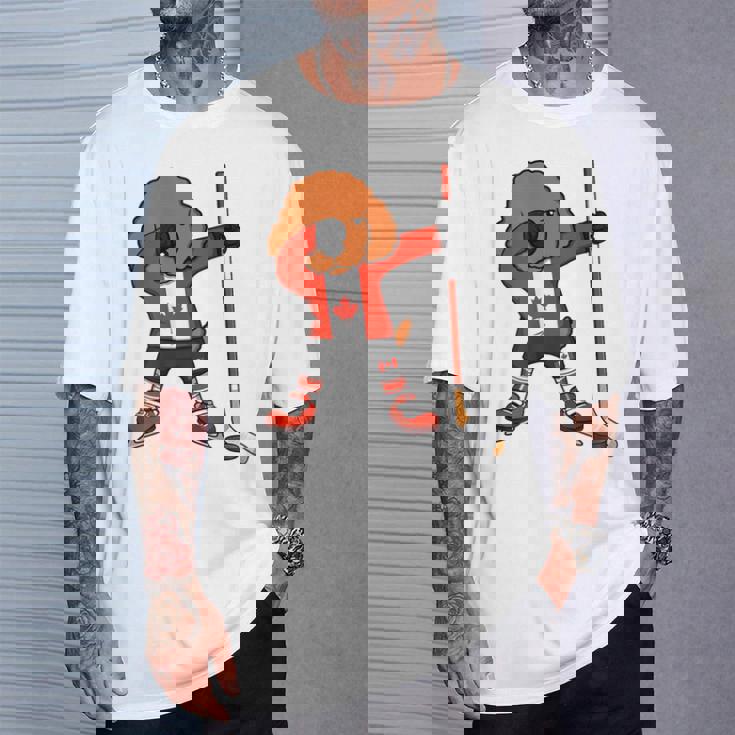 愉快なダビングプードル カナダ アイスホッケーファン ウィンタースポーツ Tシャツ 彼への贈り物