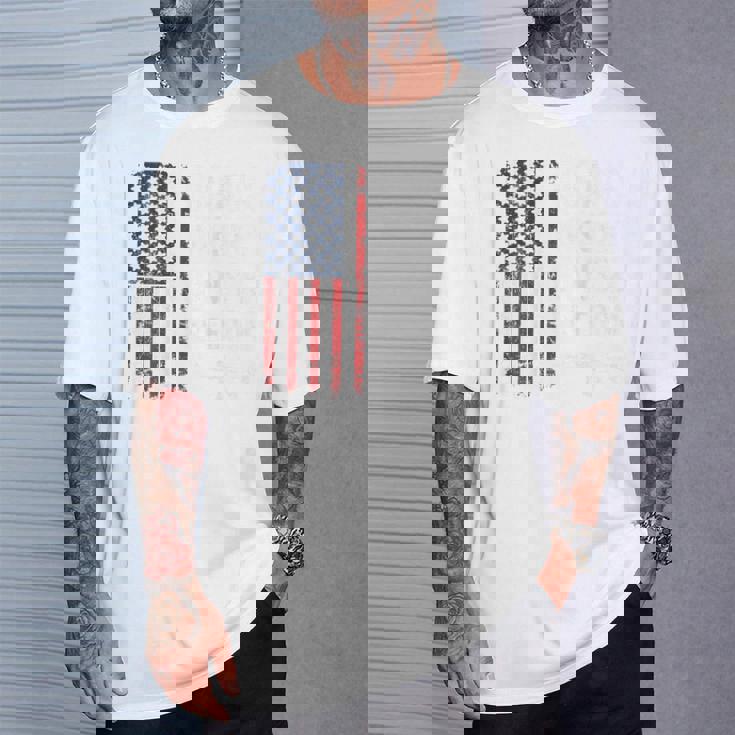 葉巻ウィスキーガン&フリーダム アメリカ国旗 7月4日 バック Tシャツ 彼への贈り物