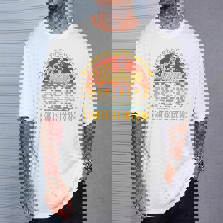 裏面 ヴィンテージ 28 誕生日 デコレーション メンズ 28歳 1998 28歳 Tシャツ 彼への贈り物