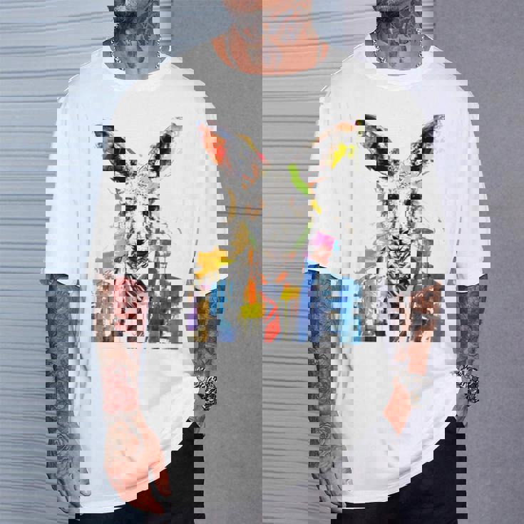 鮮やかなカンガルー、ネクタイ付き。 Tシャツ 彼への贈り物