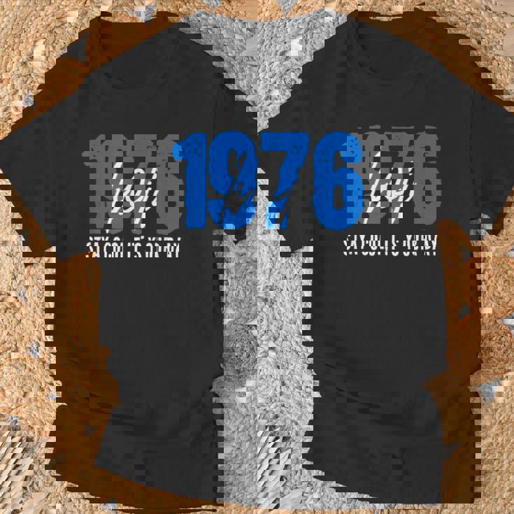 1976 誕生日 五十路祝い 50歳 大人の節目 クールでシンプルな数字デザイン Tシャツ 高齢者への贈り物