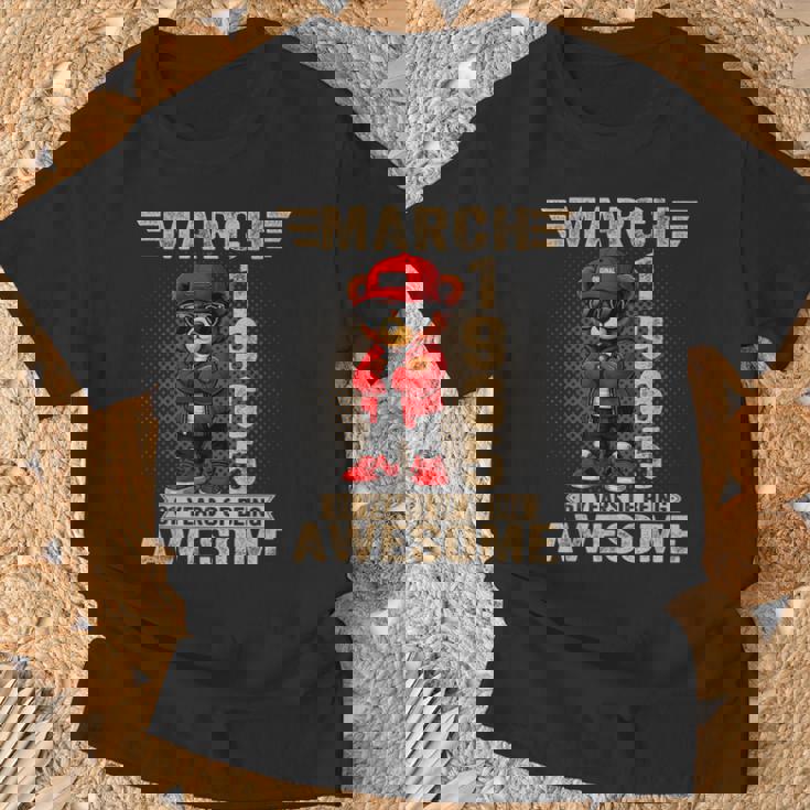 3月 61歳の誕生日 男性 女性 1965年 素晴らしいテディベア Tシャツ 高齢者への贈り物