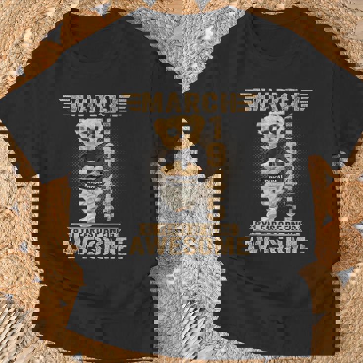 3月 81歳の誕生日 男性 女性 1945年 素晴らしいテディベア Tシャツ 高齢者への贈り物