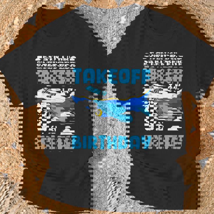 3歳の誕生日飛行機 パイロット固定シートベルト離陸飛行機 Tシャツ 高齢者への贈り物