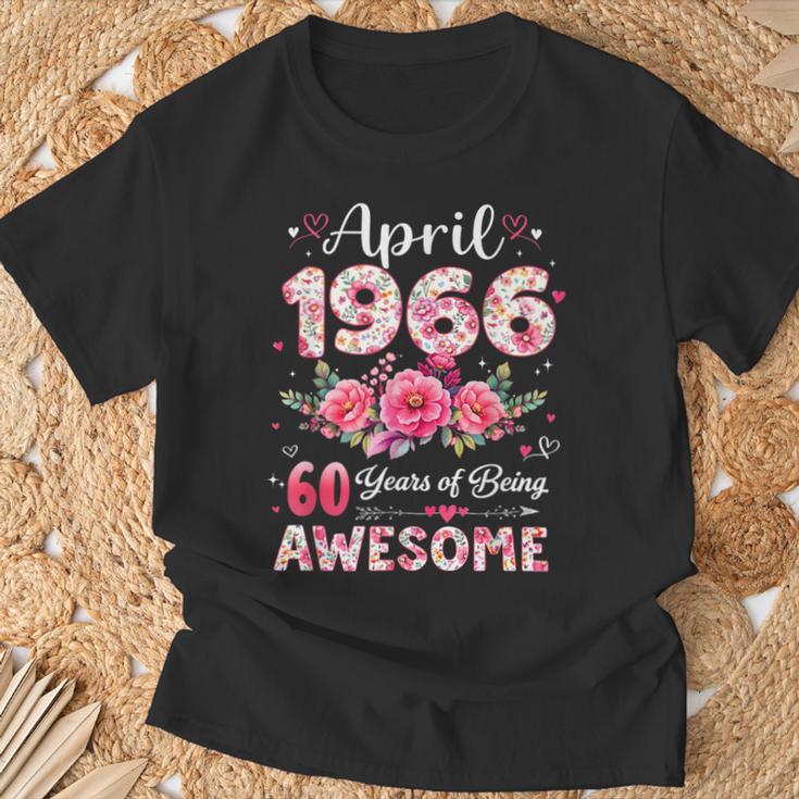 60 Años Abril 1966 Floral 60 Cumpleaños Hombres Es Camiseta unisex Regalos para ancianos