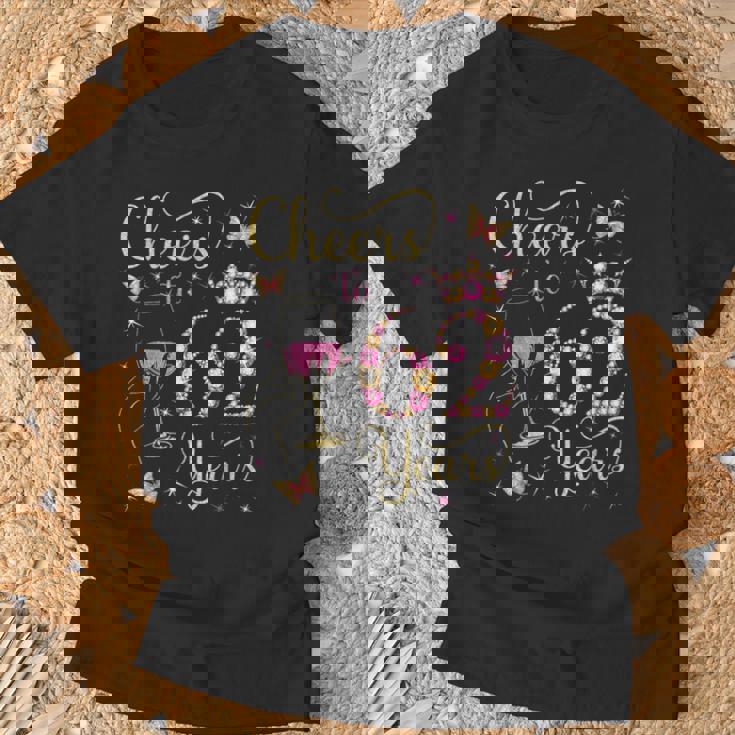 62歳、62歳の女王の誕生日、62歳の誕生日に乾杯。 Tシャツ 高齢者への贈り物