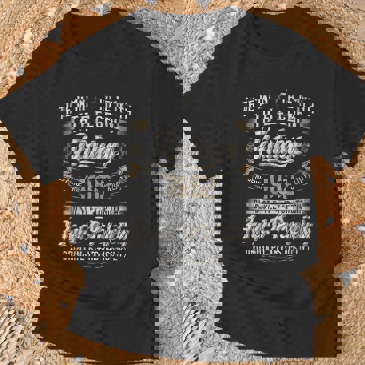 64歳の誕生日プレゼント ヴィンテージ 1962年 男性 面白い 64歳 1962年 Tシャツ 高齢者への贈り物