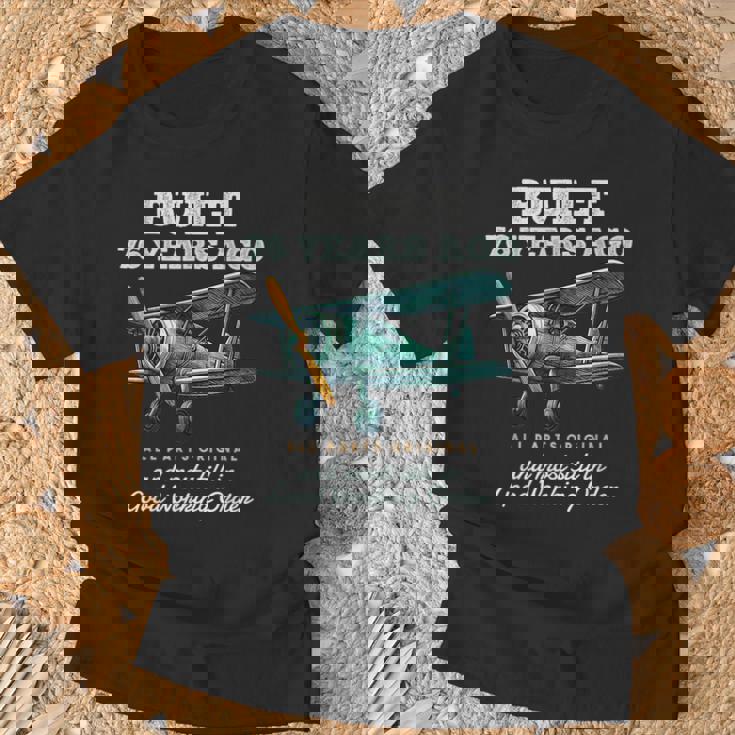 76年前に建てられた古いヴィンテージ飛行機76歳の誕生日男性。 Tシャツ 高齢者への贈り物