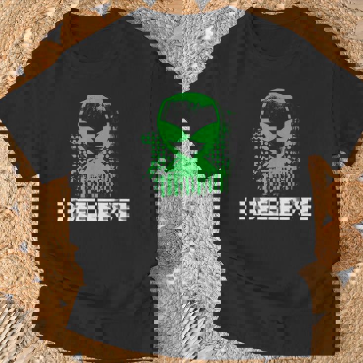 I Believe In Aliens Retro UFO Space Vibes Cosmic Lover T-Shirt Gifts for Old Men