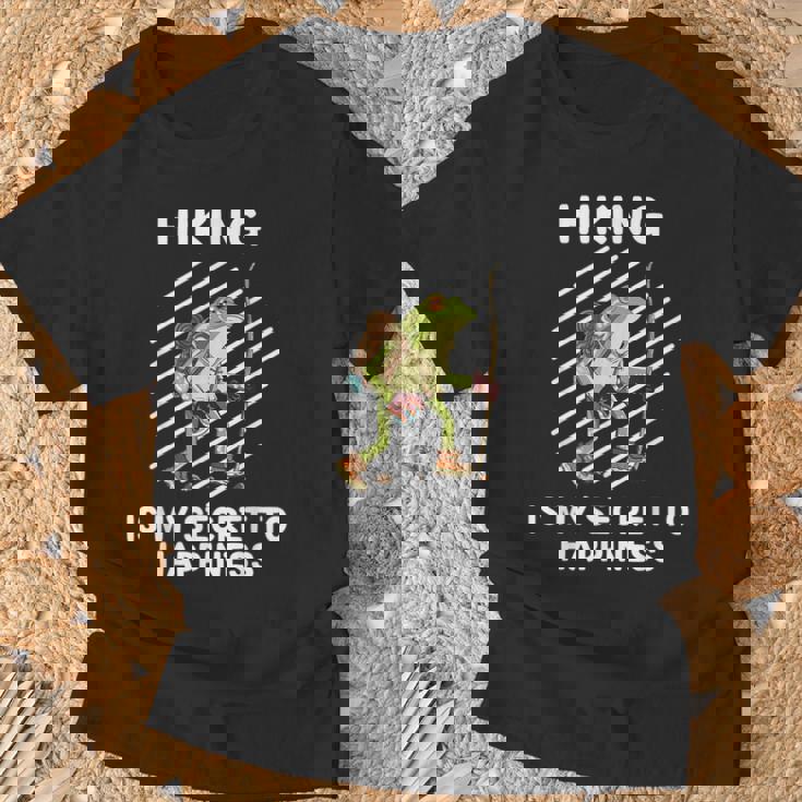 Cute Frog Hiking Is Myecret To Happiness カエル Tシャツ 高齢者への贈り物