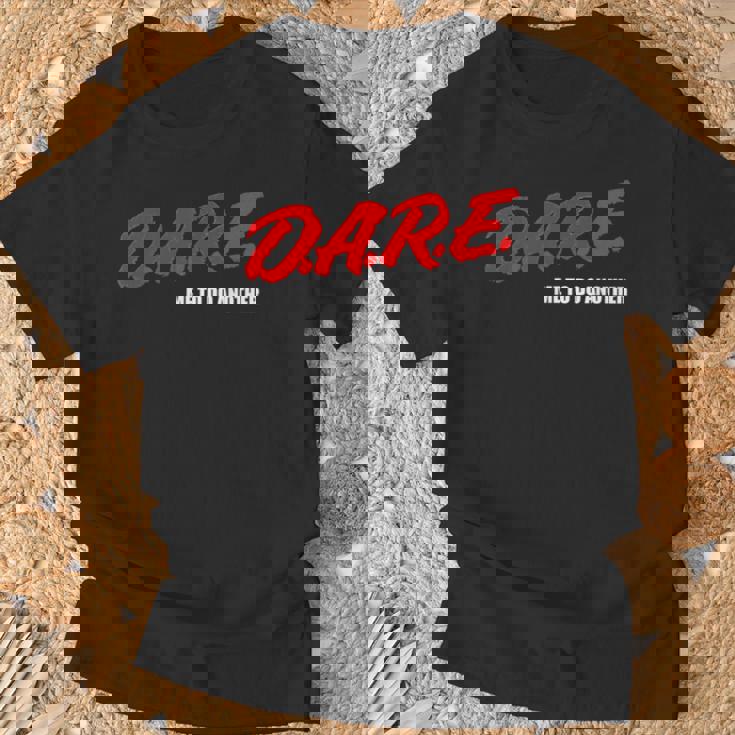 DARE Me To Do Another Meme Tシャツ 高齢者への贈り物