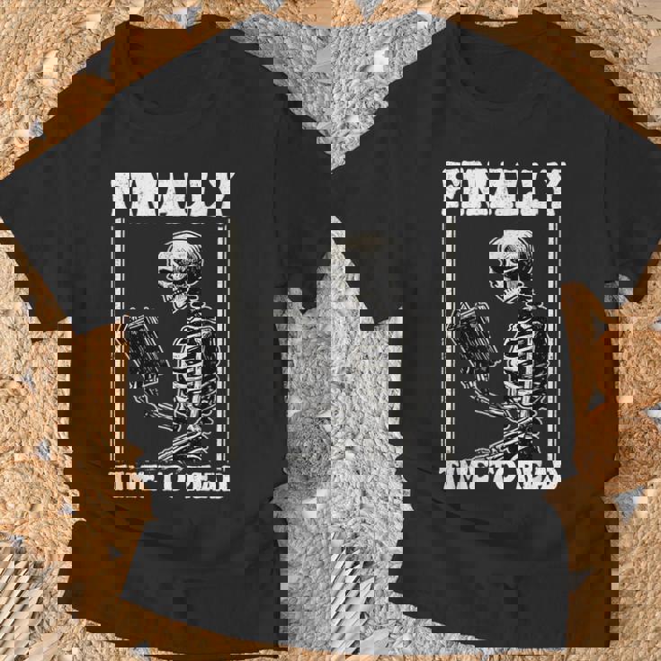 Finally Time To Read Book Lover Bookworm スケルトン 面白い本 Tシャツ 高齢者への贈り物