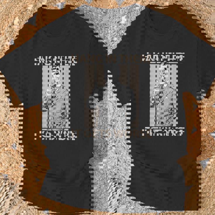 Hang In There It Gets Worse 皮肉なユーモア Tシャツ 高齢者への贈り物