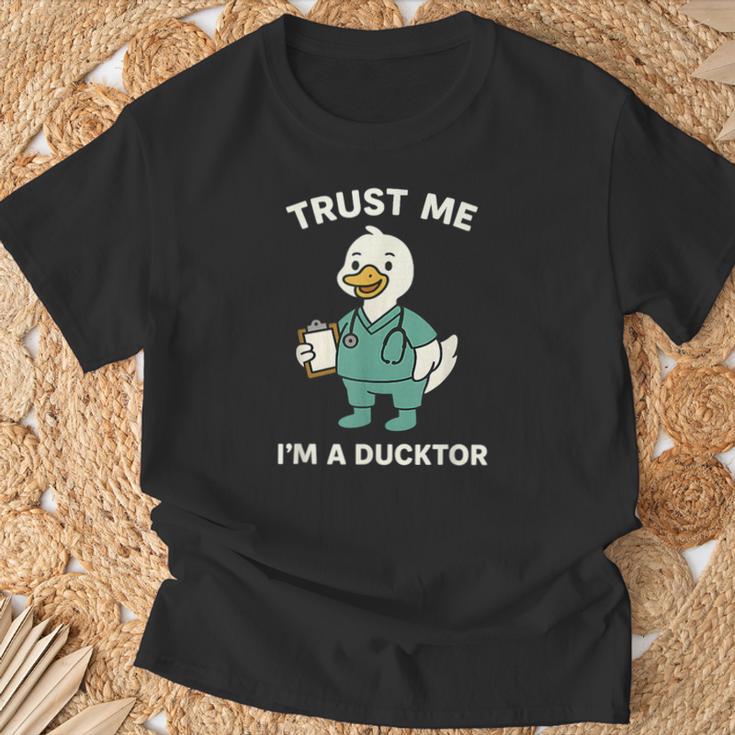 Trust Me I'm A Ducktor メディカルしゃれクワック ダックドクター Tシャツ 高齢者への贈り物