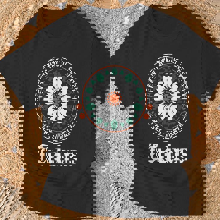 Tudor Kings、Queens Monarchs Of English History Rose Tシャツ 高齢者への贈り物