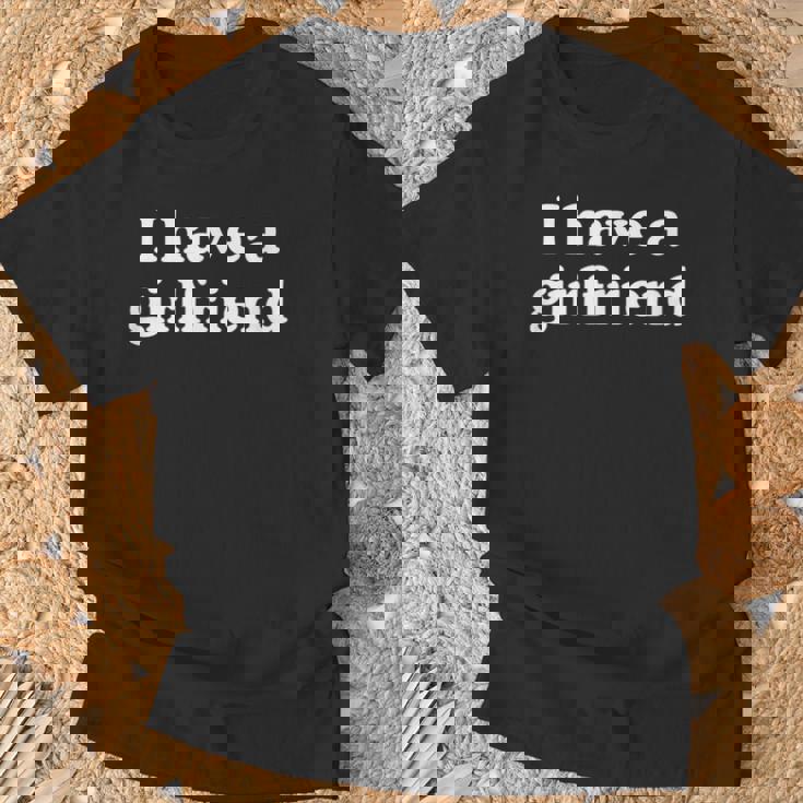 I Have A Girlfriend · 私にはガールフレンドがいます Tシャツ 高齢者への贈り物