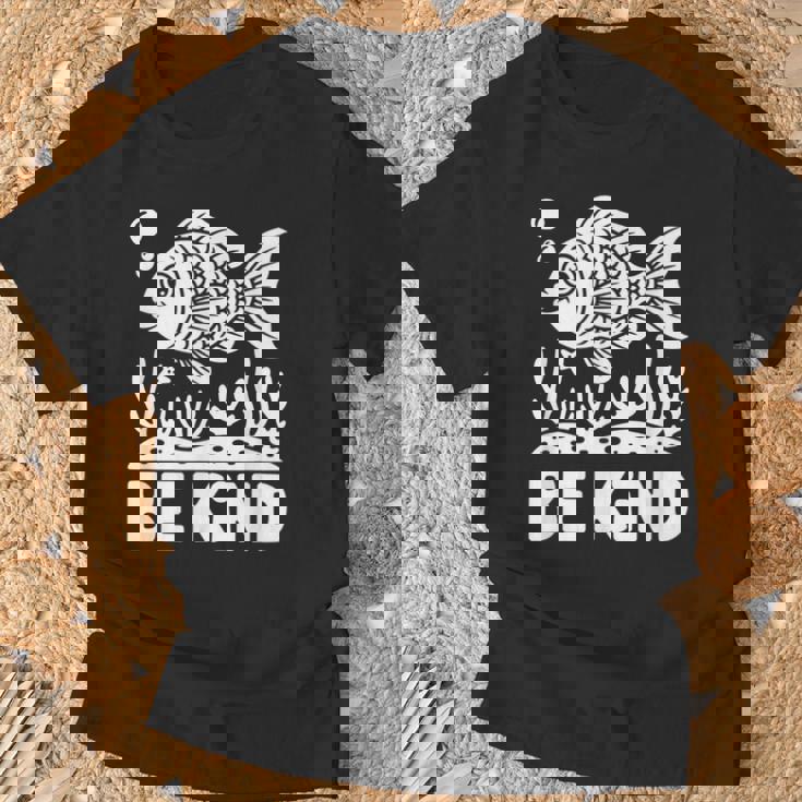 Be Kind Fish 学校教師の初日おめでとう Tシャツ 高齢者への贈り物