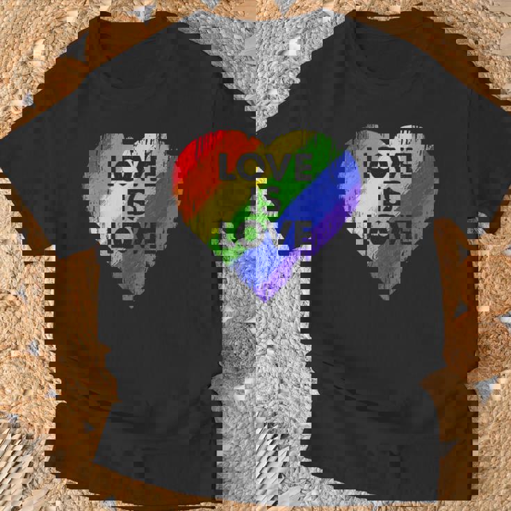 Lgbt Love Is Lovetシャツレトロハートゲイレズビアンプライド月間 Tシャツ 高齢者への贈り物