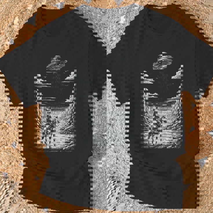 Lone Cowboy Watching Ufo 空飛ぶ円盤 キャニオン Tシャツ 高齢者への贈り物