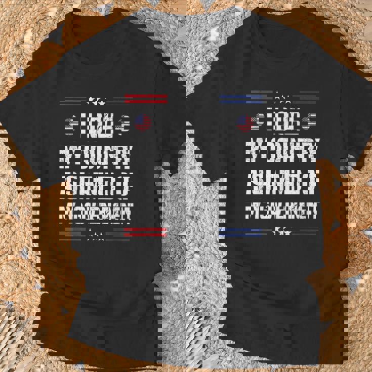 I Love My Country Ashamed Of My Government Usa 愛国的 Tシャツ 高齢者への贈り物